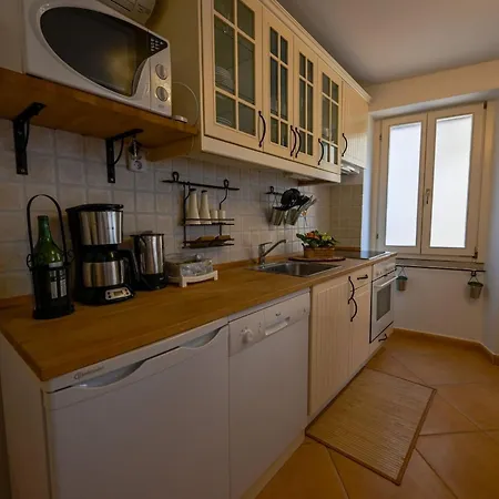 Sleek And Trendy Downtown - One Bedroom * Rovigno
